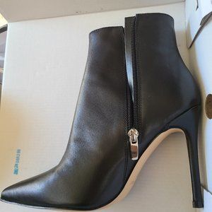 New Unworn Nine West Farrah boots 6M in Black